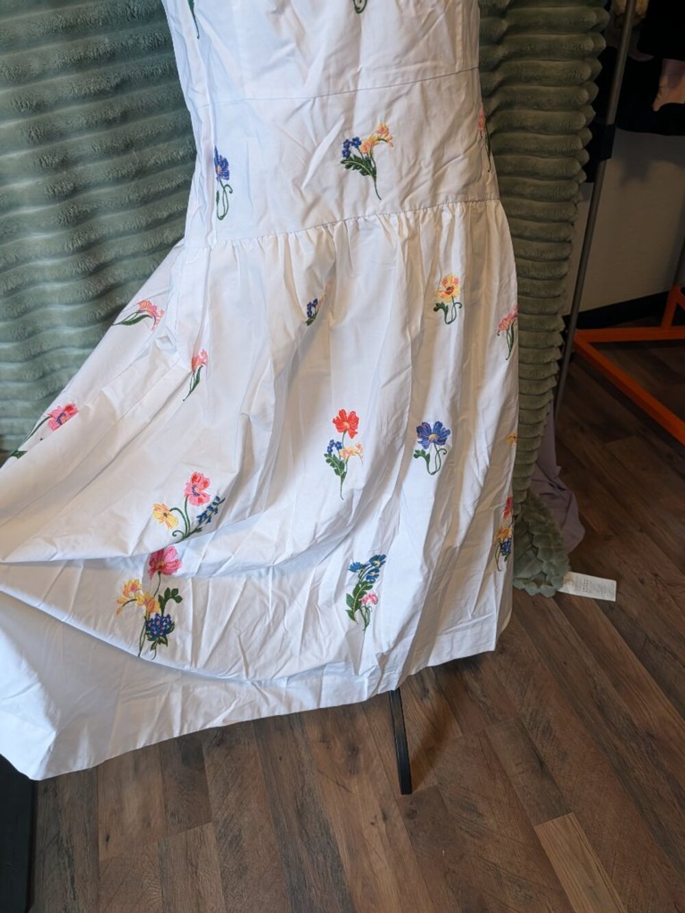 Free Assembly White Embroidered Cotton Midi Dress NWOT Size S 4/6 - Picture 4 of 6